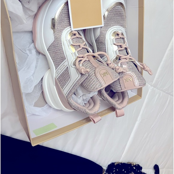 Brand new Stylist Sneakers - Picture 3 of 4